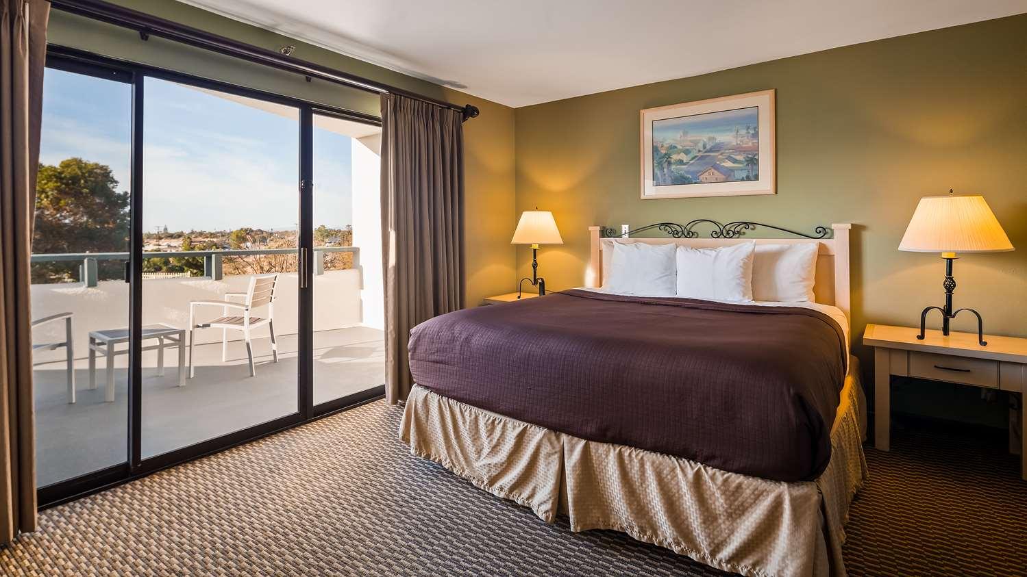 The Encinitan & Hotel 3*